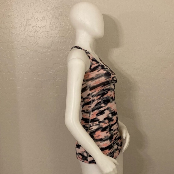 Lululemon Wamo Camo Pink Cool Racerback Tank Top Size 4 - Picture 5 of 10